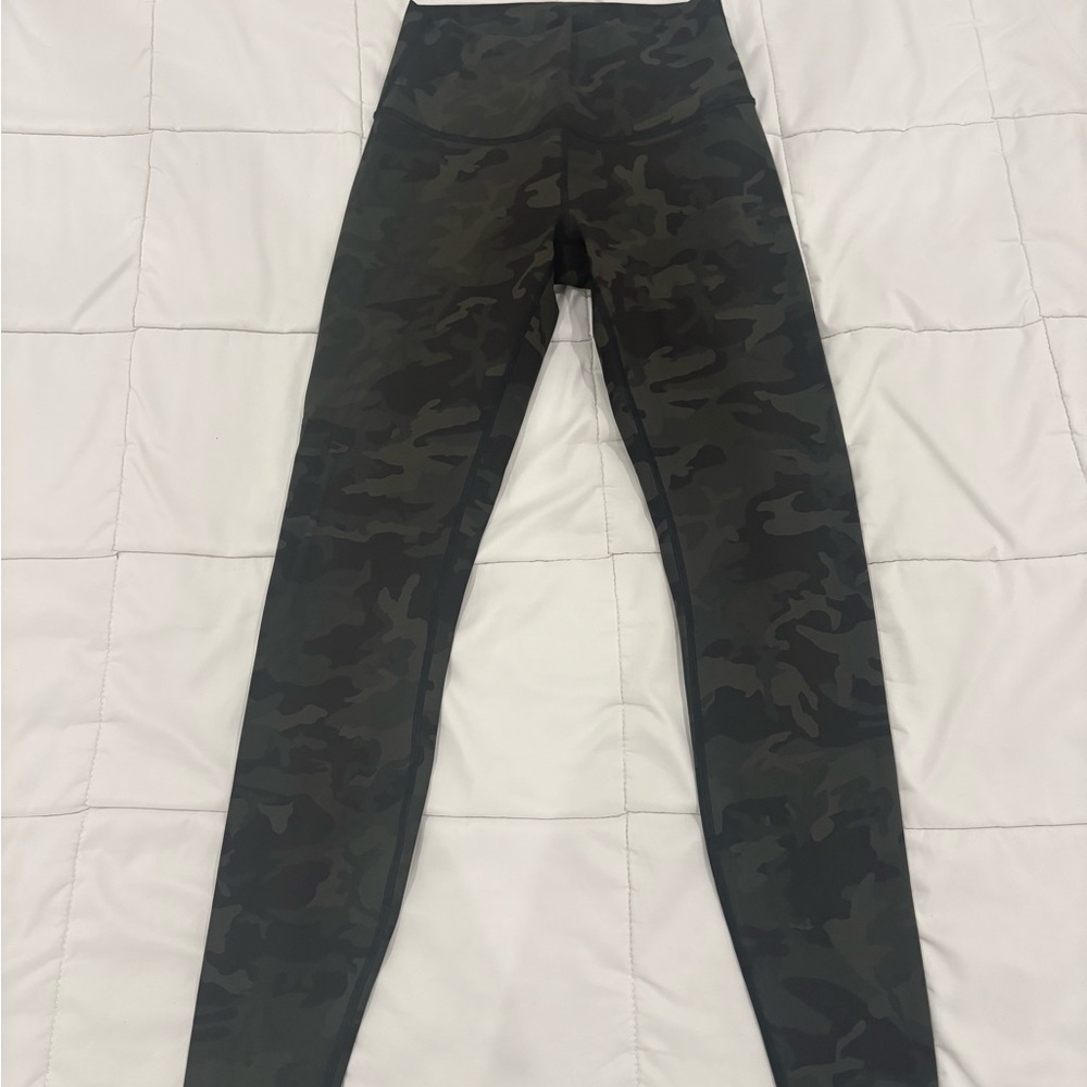 Lululemon Wunder Under Leggings Full on Luxtreme Camo, size 6, 28” inseam